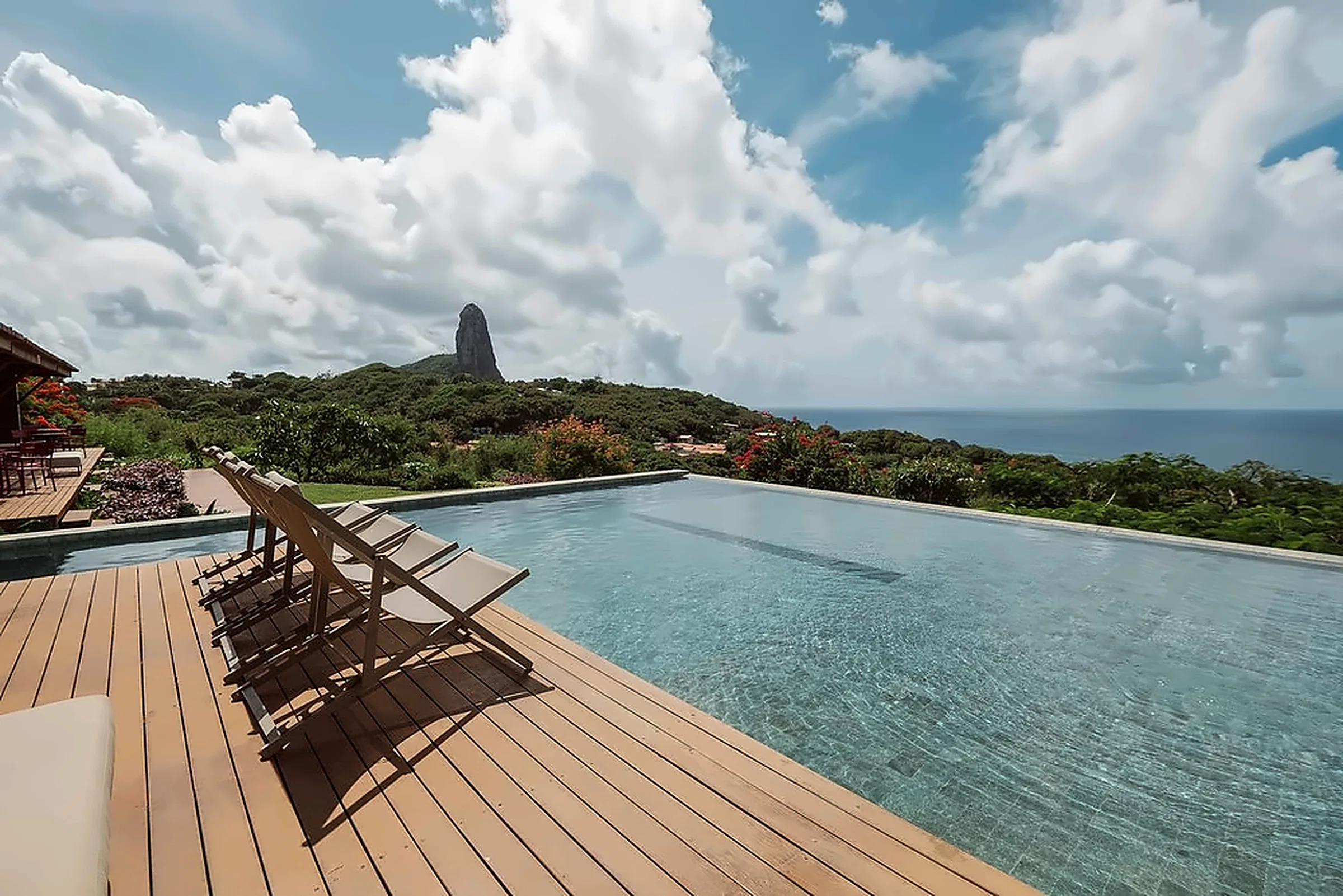 Swimming pool with sea views at Colina Pousada Spa