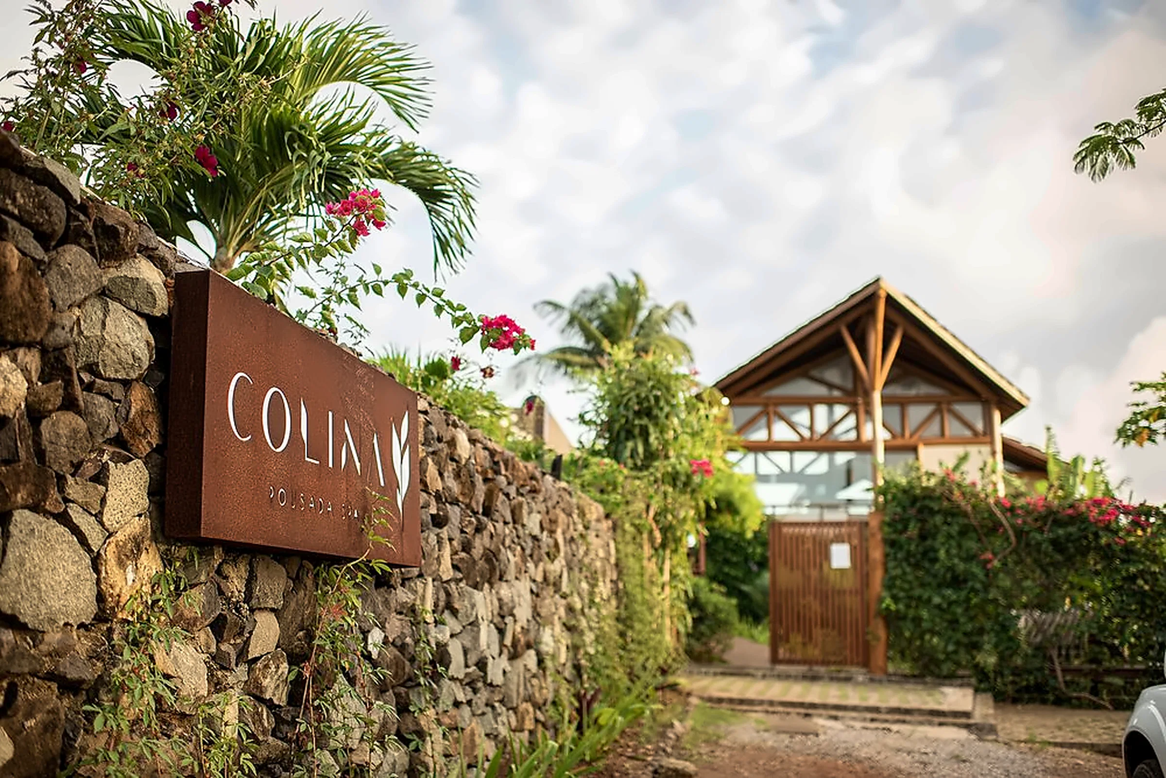 Entrance and architecture of Colina Pousada Spa