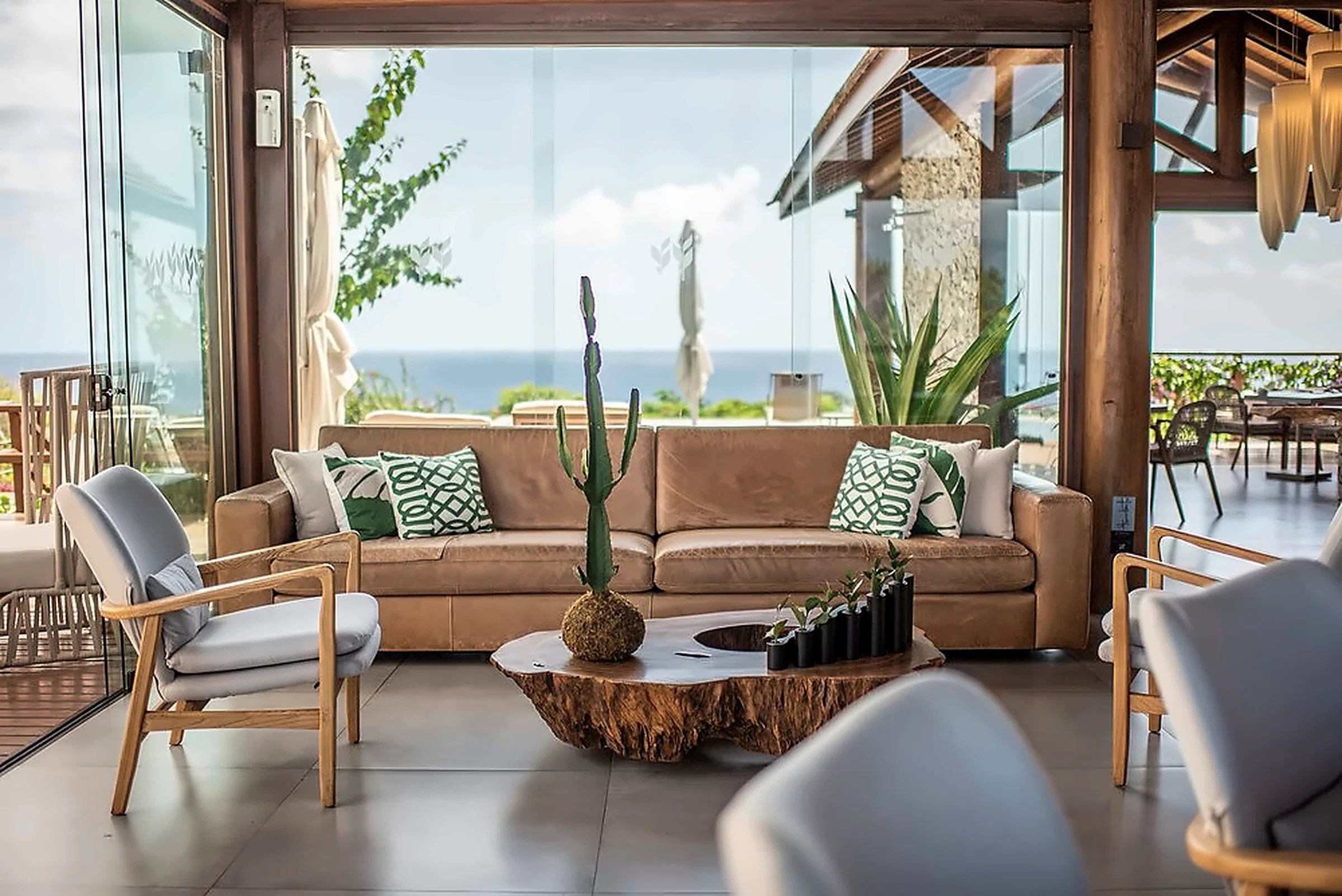 Colina lounge and shared living space